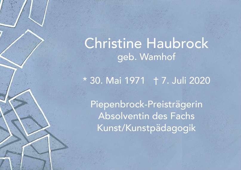 Hellblaues, abstraktes Bild von der Künstlerin Nikola Dicke mit Hinweisen zu der verstorbenen Christine Haubrock. 